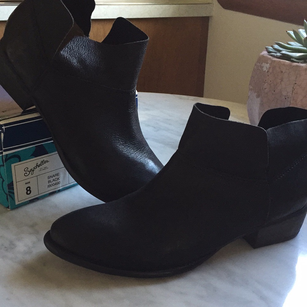 NIB Seychelles Snare Bootie in Black